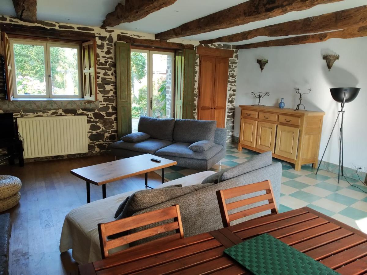 Maison En Pierre Dans Son Nid De Verdure Roz-Landrieux 외부 사진