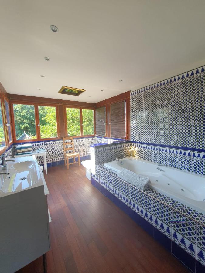 Maison En Pierre Dans Son Nid De Verdure Roz-Landrieux 외부 사진