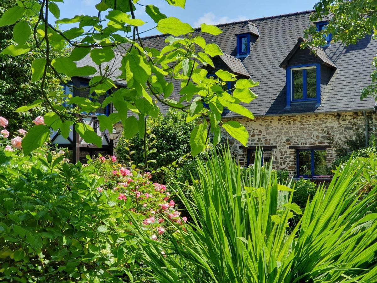 Maison En Pierre Dans Son Nid De Verdure Roz-Landrieux 외부 사진
